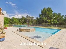 Propriété de 308 m² sur 1 hectare — 8 pièces — Lambesc (13410)