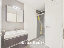 Appartement T2 avec terrasse et stationnement - Salon de Provence (13300)