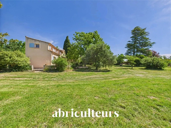 Lambesc<span></span>Propriété de charme en campagne