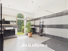 Mas provençal rénové de 249 m² avec dépendance – Grans