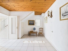 Grans, maison T5 de 94 m², avec jardin, située au cœur du village