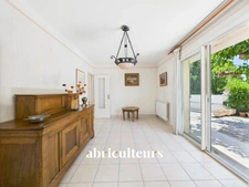 Grans, maison T5 de 94 m², avec jardin, située au cœur du village