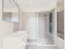 Appartement T4 de 107 m² avec entrée indépendante en vente à Grans (13450)
