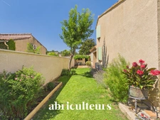Maison familiale de 198 m² avec T2 indépendant, jardin et garage à Charleval