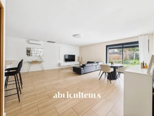 Maison mitoyenne plain-pied à Lambesc, calme et proche des commodités