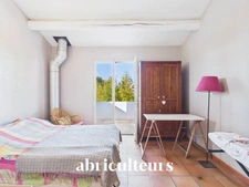 LAMBESC - Propriété de 170 m² avec dépendance et piscine – Terrain 1 000 m²