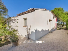 LAMBESC - Propriété de 170 m² avec dépendance et piscine – Terrain 1 000 m²