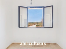 Lambesc (13410)<span></span>Maison de village rénovée, toutes commodités à pied