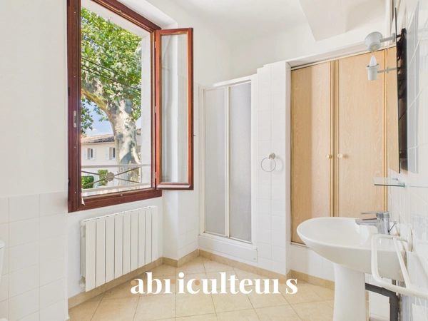 Maison de village avec jardin, garage, cave et grenier aménageable à Saint-Cannat