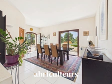 Propriété de 308 m² sur 1 hectare — 8 pièces — Lambesc (13410)