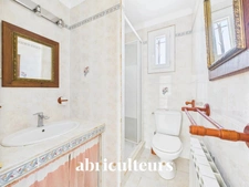 Grans, maison T5 de 94 m², avec jardin, située au cœur du village