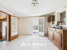 Grans, maison T5 de 94 m², avec jardin, située au cœur du village