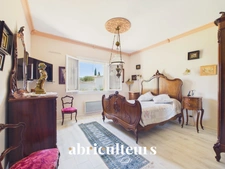 Maison familiale de 198 m² avec T2 indépendant, jardin et garage à Charleval