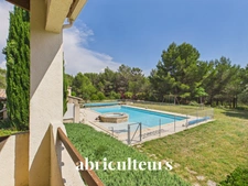 Propriété de 308 m² sur 1 hectare — 8 pièces — Lambesc (13410)