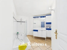 Maison d’architecte de 256 m² avec piscine et jardin arboré de 4 000 m²