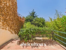 Maison de village avec jardin, garage, cave et grenier aménageable à Saint-Cannat