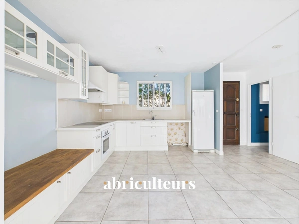 Maison familial de 110 m² avec sous-sol aménagé de 50 m² vendue à Lambesc (13410)