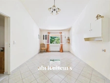 LAMBESC - en campagne, maison T6 avec terrain de 4 800 m²