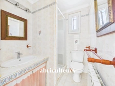 Grans, maison T5 de 94 m², avec jardin, située au cœur du village