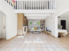 LAMBESC - Propriété de 170 m² avec dépendance et piscine – Terrain 1 000 m²