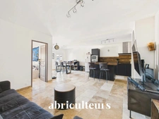 GRANS (13450)<span></span>appartement T3/4 rénové de 95,60 m²