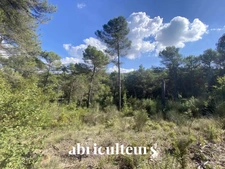 Terrain constructible de 2 653 m²<span></span>La-Roque-d'Anthéron (13640)
