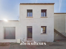 Lambesc (13410)<span></span>Maison de village rénovée, toutes commodités à pied