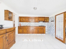 Grans, maison T5 de 94 m², avec jardin, située au cœur du village