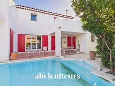 LAMBESC - Propriété de 170 m² avec dépendance et piscine – Terrain 1 000 m²