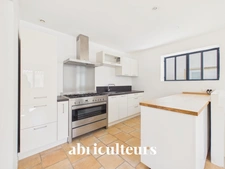 Appartement T4 de 107 m² avec entrée indépendante en vente à Grans (13450)