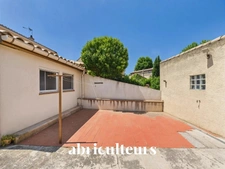 Grans, maison T5 de 94 m², avec jardin, située au cœur du village