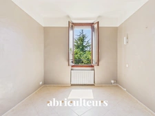 Maison de village avec jardin, garage, cave et grenier aménageable à Saint-Cannat