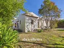 LAMBESC - Propriété de 170 m² avec dépendance et piscine – Terrain 1 000 m²