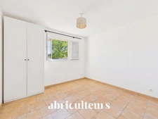 Appartement T4 de 107 m² avec entrée indépendante en vente à Grans (13450)