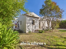 LAMBESC - Propriété de 170 m² avec dépendance et piscine – Terrain 1 000 m²