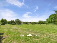 LAMBESC - en campagne, maison T6 avec terrain de 4 800 m²