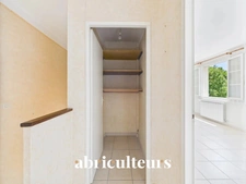 Grans, maison T5 de 94 m², avec jardin, située au cœur du village