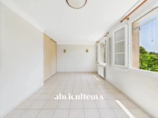 Grans, maison T5 de 94 m², avec jardin, située au cœur du village