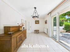 Grans, maison T5 de 94 m², avec jardin, située au cœur du village