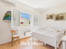Maison familiale de 198 m² avec T2 indépendant, jardin et garage à Charleval