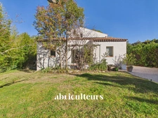 LAMBESC - Propriété de 170 m² avec dépendance et piscine – Terrain 1 000 m²