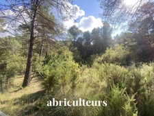 Terrain constructible de 2 653 m²<span></span>La-Roque-d'Anthéron (13640)