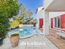 LAMBESC - Propriété de 170 m² avec dépendance et piscine – Terrain 1 000 m²