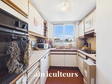 Grand studio – 41m² avec balcon, dernier étage & parking – Avenue de Saint-Mandé, Paris 12e