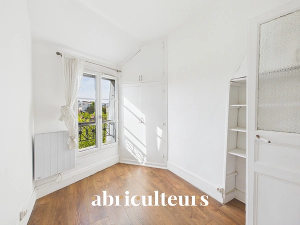2/3 pièces 37 m² à Nation<span></span>Dernier étage vue toits<span></span>Refait à neuf<span></span>Paris 12