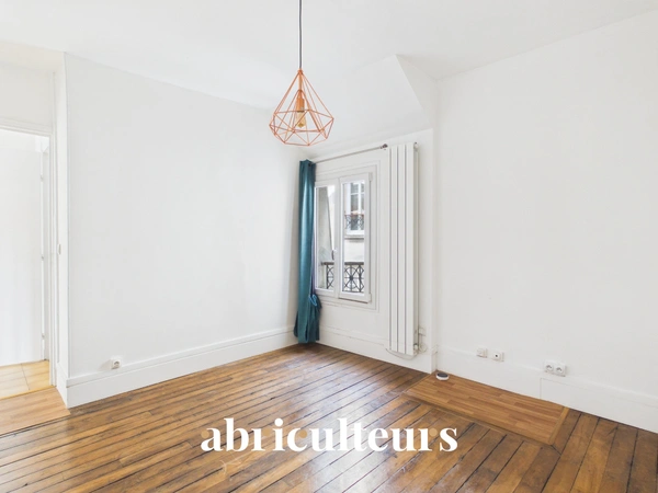 2/3 pièces 37 m² à Nation<span></span>Dernier étage vue toits<span></span>Refait à neuf<span></span>Paris 12