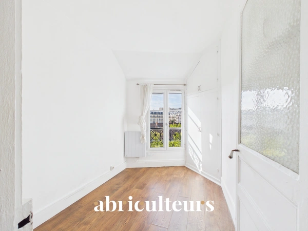 2/3 pièces 37 m² à Nation<span></span>Dernier étage vue toits<span></span>Refait à neuf<span></span>Paris 12
