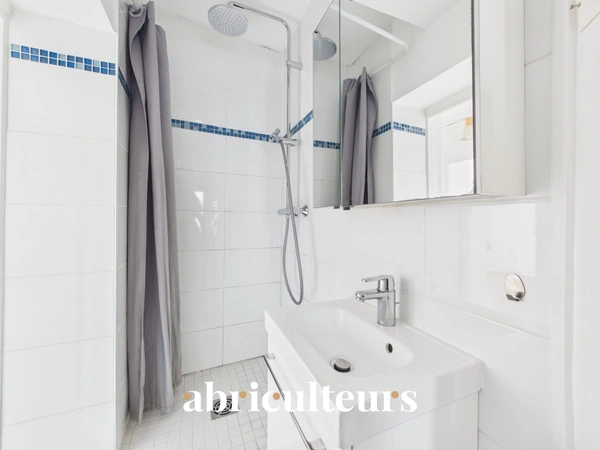 2/3 pièces 37 m² à Nation<span></span>Dernier étage vue toits<span></span>Refait à neuf<span></span>Paris 12