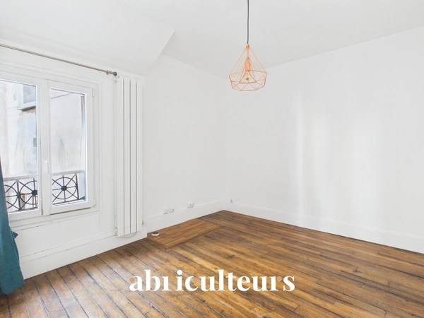 2/3 pièces 37 m² à Nation<span></span>Dernier étage vue toits<span></span>Refait à neuf<span></span>Paris 12