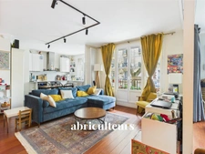 Beau T4 en parfait état avec balcon – Quartier calme, proche métros